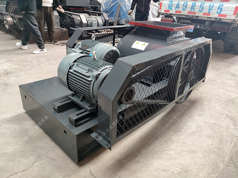 煤矸石雙齒輥破碎機(jī)的出料粒度能達(dá)到多少？產(chǎn)量多大？