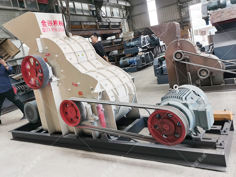 中型無篩底雙級粉碎機(jī)設(shè)備發(fā)貨圖片