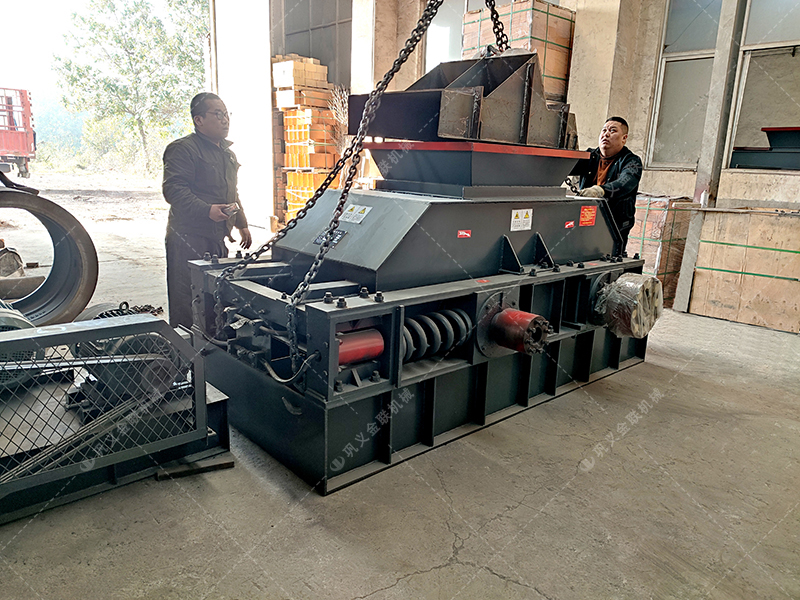 800x600中型對輥破碎機(jī)發(fā)貨圖片