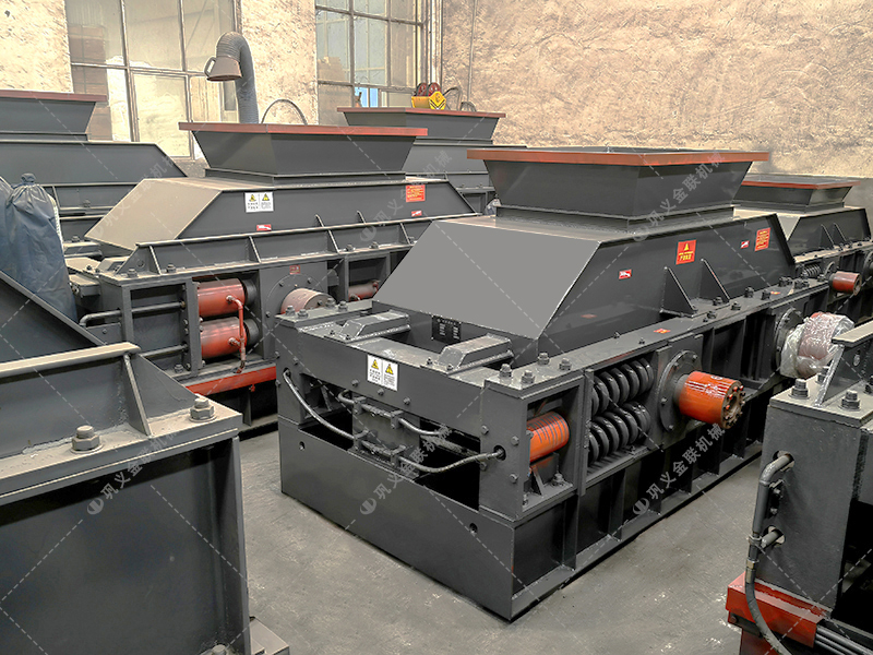 大型直連式半自動對輥破碎機(jī)發(fā)往河北