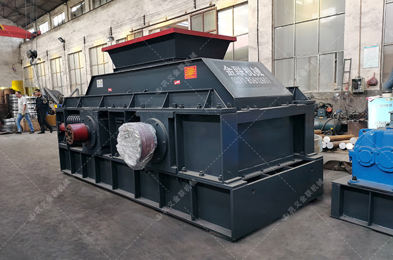 鵝卵石對輥制砂機(jī)設(shè)備的市場價格差異體現(xiàn)在哪？