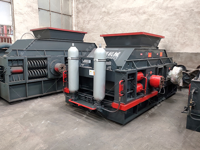 河南液壓對輥制砂機(jī)報價，碎石機(jī)生產(chǎn)廠家哪里有？