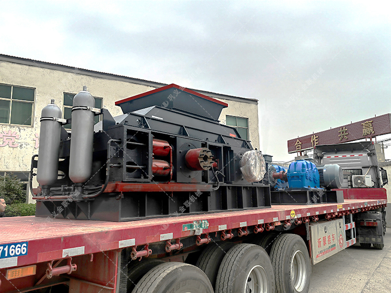 河南液壓對輥制砂機(jī)報價，碎石機(jī)生產(chǎn)廠家哪里有？