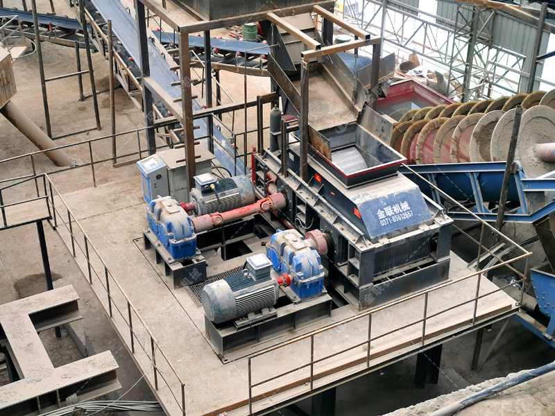 液壓對輥破碎機在石料場中的應(yīng)用和特點是什么？