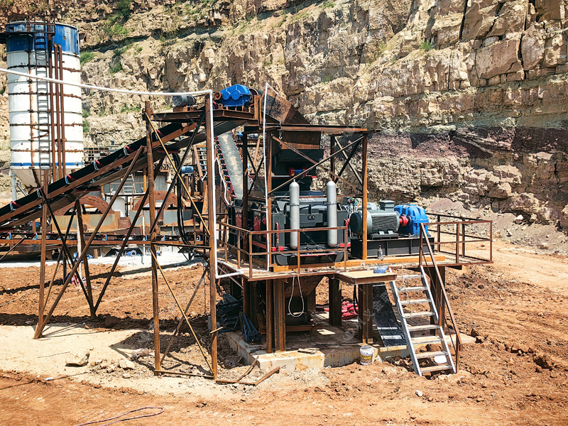 液壓對(duì)輥制砂機(jī)憑什么宣稱 “高產(chǎn)又穩(wěn)定”？其耐磨技術(shù)的雙重突破是關(guān)鍵